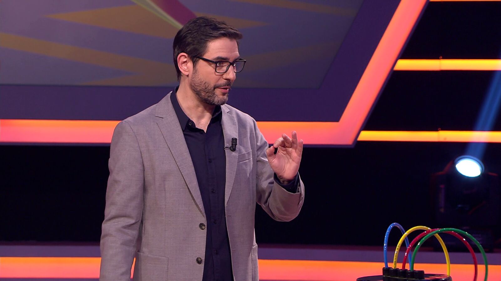 ¡Juanra Bonet tiene nuevo ayudante! El ‘becario’ de ‘¡Boom!’ se ha estrenado haciéndole un pequeño favor al jefe