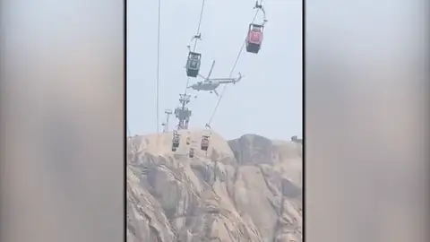 Un teleférico sufre un accidente en India Un teleférico sufre un accidente en India