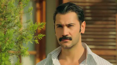 El gesto de Demir con Züleyha que desata los celos de Yilmaz El gesto de Demir con Züleyha que desata los celos de Yilmaz