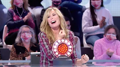 Lara Dibildos sorprende con la coreografía que vale para cualquier canción en ‘Pasapalabra’ Lara Dibildos sorprende con la coreografía que vale para cualquier canción en ‘Pasapalabra’