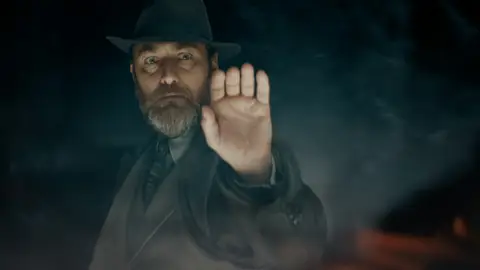 Jude Law en 'Animales Fantásticos: Los secretos de Dumbledore' Jude Law en 'Animales Fantásticos: Los secretos de Dumbledore'