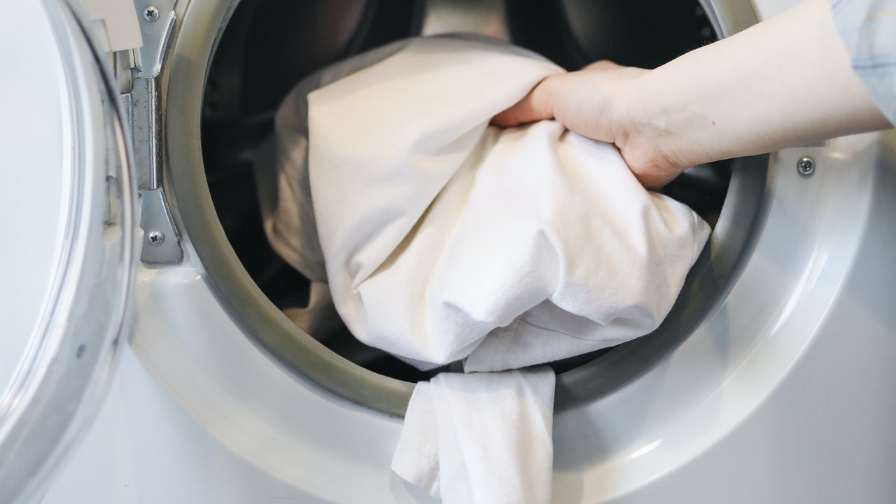 Trucos que debes eliminar de tu rutina de lavado porque están estropeando  tu ropa