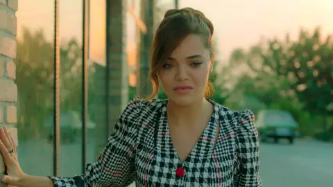 Züleyha se hunde al descubrir el embarazo de Müjgan Züleyha se hunde al descubrir el embarazo de Müjgan