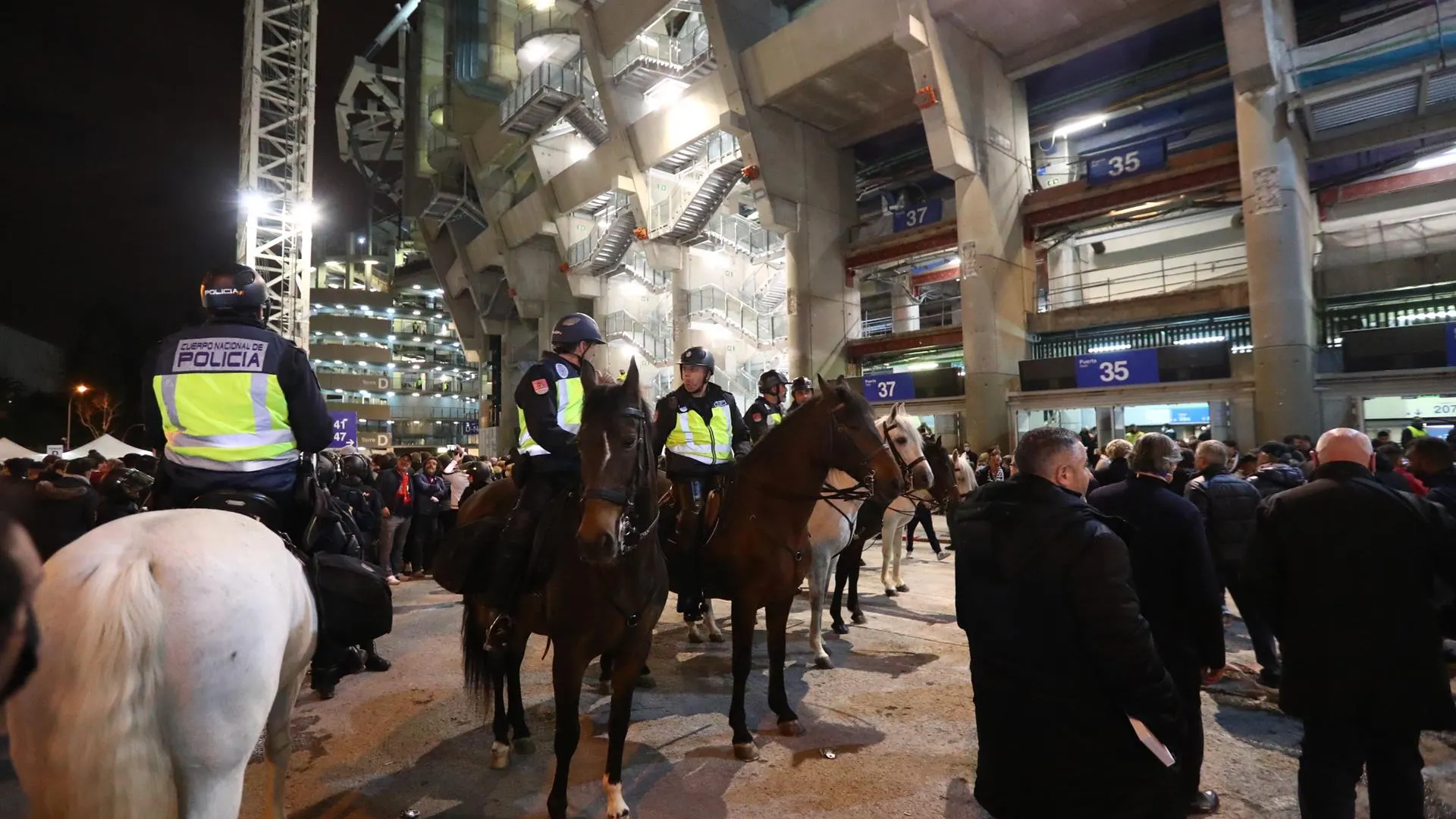 Dispositivo policial en el Bernabéu Dispositivo policial en el Bernabéu