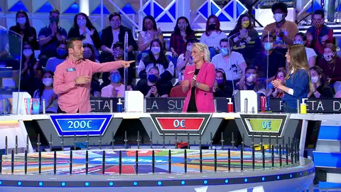 ¡Ya están en paz! Jon le roba todo de Lorena, pero se lo devuelve poco después ¡Ya están en paz! Jon le roba todo de Lorena, pero se lo devuelve poco después