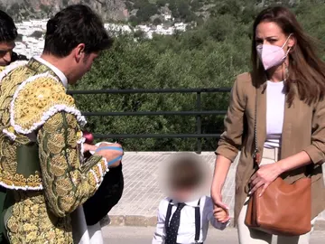 Eva González y Cayetano Rivera con su hijo Eva González y Cayetano Rivera con su hijo