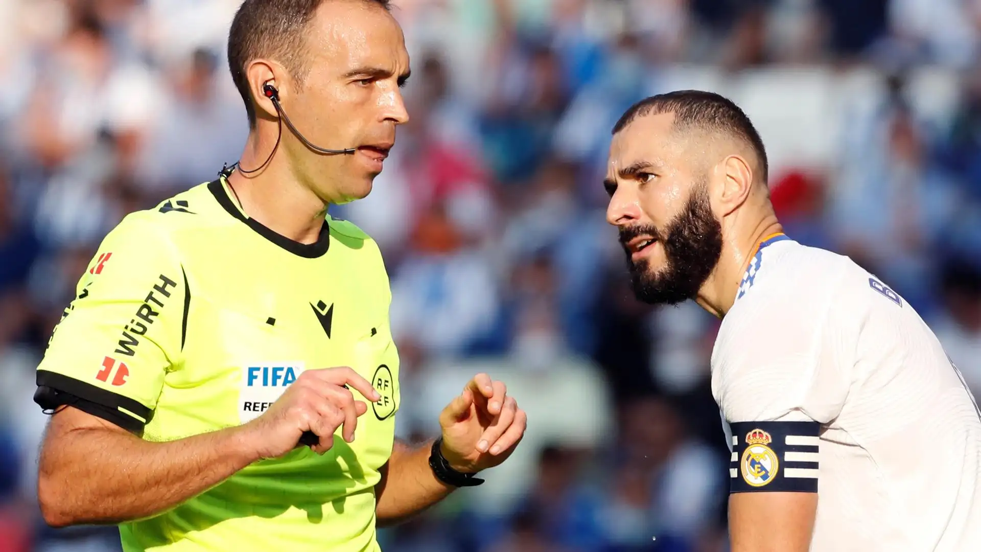 Cuadra Fern&aacute;ndez arbitrando un partido del Real Madrid