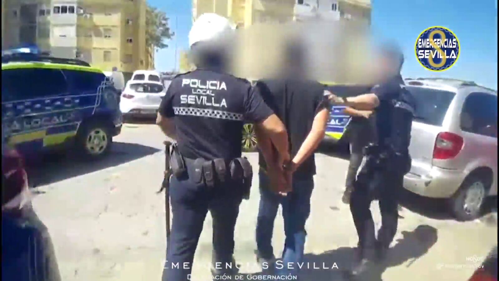 Un hombre ataca con un cuchillo a una trabajadora de Correos para volver a la cárcel en Sevilla