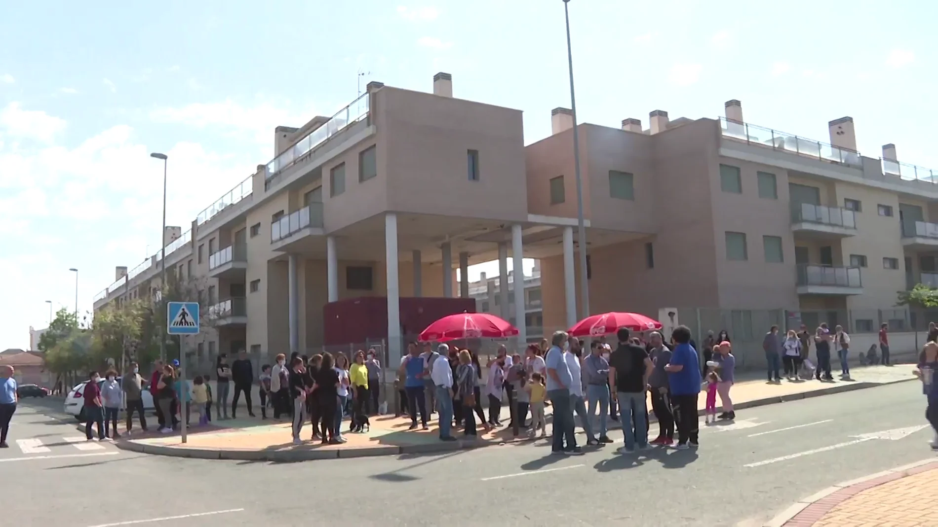 Piquete vecinal para evitar la okupación en Murcia