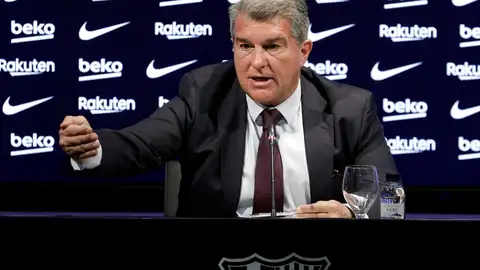 Laporta sobre la 'marea blanca' de aficionados del Eintracht: "El club no es culpable pero sí máximo responsable" Laporta sobre la 'marea blanca' de aficionados del Eintracht: "El club no es culpable pero sí máximo responsable"
