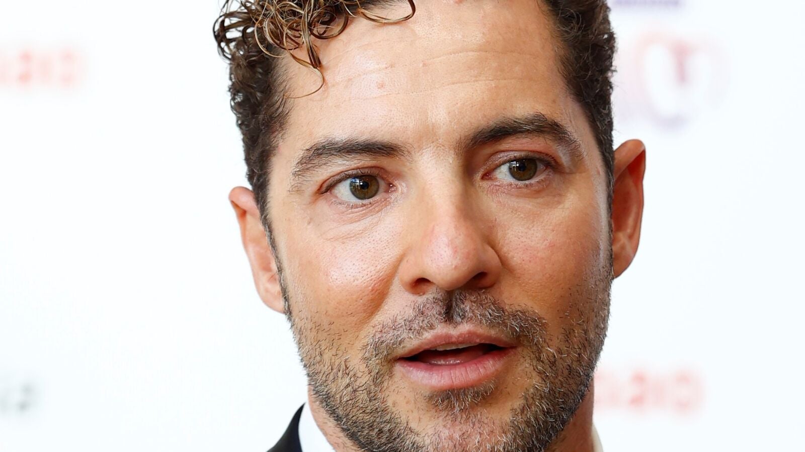 David Bisbal, duramente criticado por presumir de un tatuaje lleno de faltas de ortografía