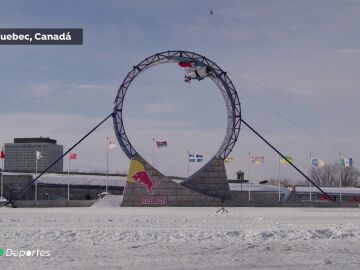 El espectacular looping con una moto de agua de Levy Latal