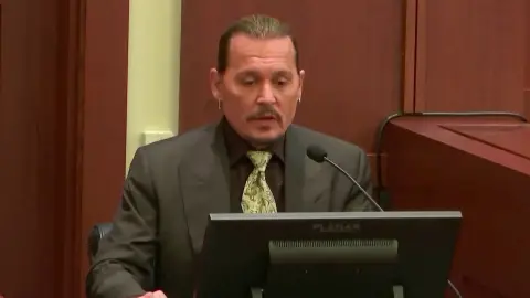 Johnny Depp, en el juicio contra su exmujer: "No he golpeado a una mujer en mi vida" Johnny Depp, en el juicio contra su exmujer: "No he golpeado a una mujer en mi vida"