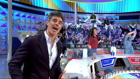 Un temazo de Dani Martín inunda el plató de 'La ruleta de la suerte' en honor al especial 16 aniversario Un temazo de Dani Martín inunda el plató de 'La ruleta de la suerte' en honor al especial 16 aniversario