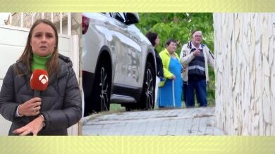 El padre de familia que presuntamente mató a su mujer y a su hijo se ahorcó en una barandilla de la vivienda