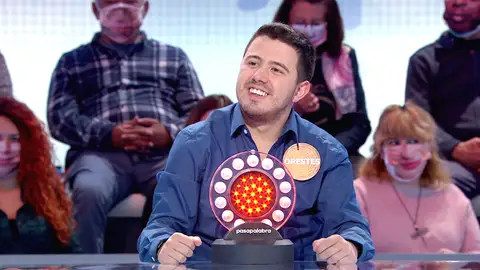 Momento romántico en ‘Pasapalabra’: Roberto Leal intenta descubrir si Orestes tiene a “alguien especial” en su corazón Momento romántico en ‘Pasapalabra’: Roberto Leal intenta descubrir si Orestes tiene a “alguien especial” en su corazón