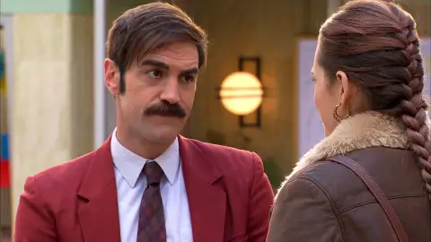 Raúl planta a Julieta para estar con Coral: “Esto es más importante” Raúl planta a Julieta para estar con Coral: “Esto es más importante”