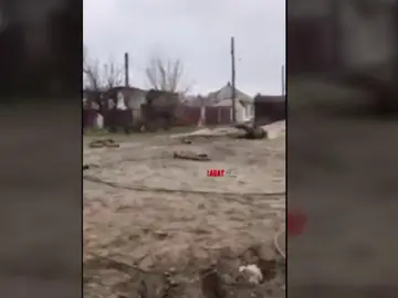 Las imágenes del duro momento en que un soldado ruso es alcanzado por los disparos