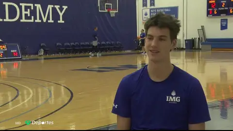 Oliver Rioux, el joven más alto del mundo en el que la NBA ha centrado sus miradas Oliver Rioux, el joven más alto del mundo en el que la NBA ha centrado sus miradas