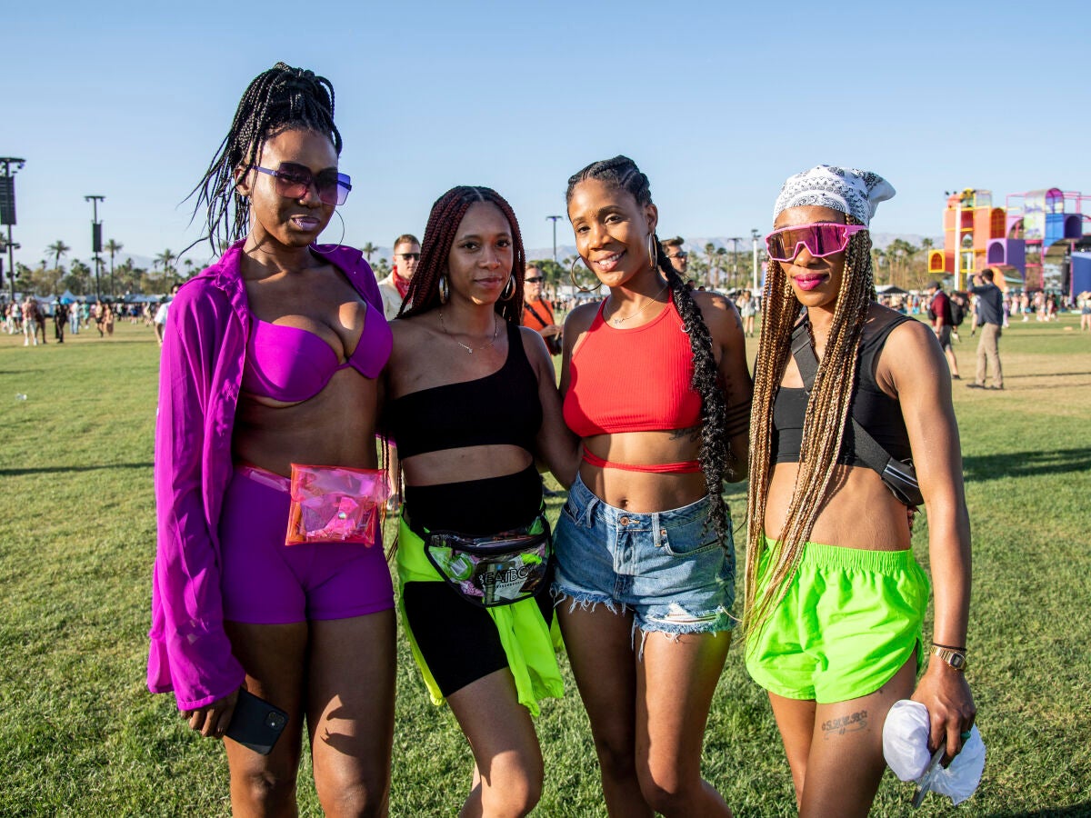Famosos que se han pasado de vueltas con sus looks en Coachella 2022