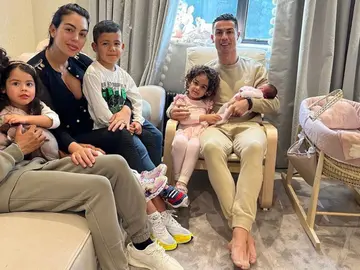 Cristiano Ronaldo junto a su familia Cristiano Ronaldo junto a su familia