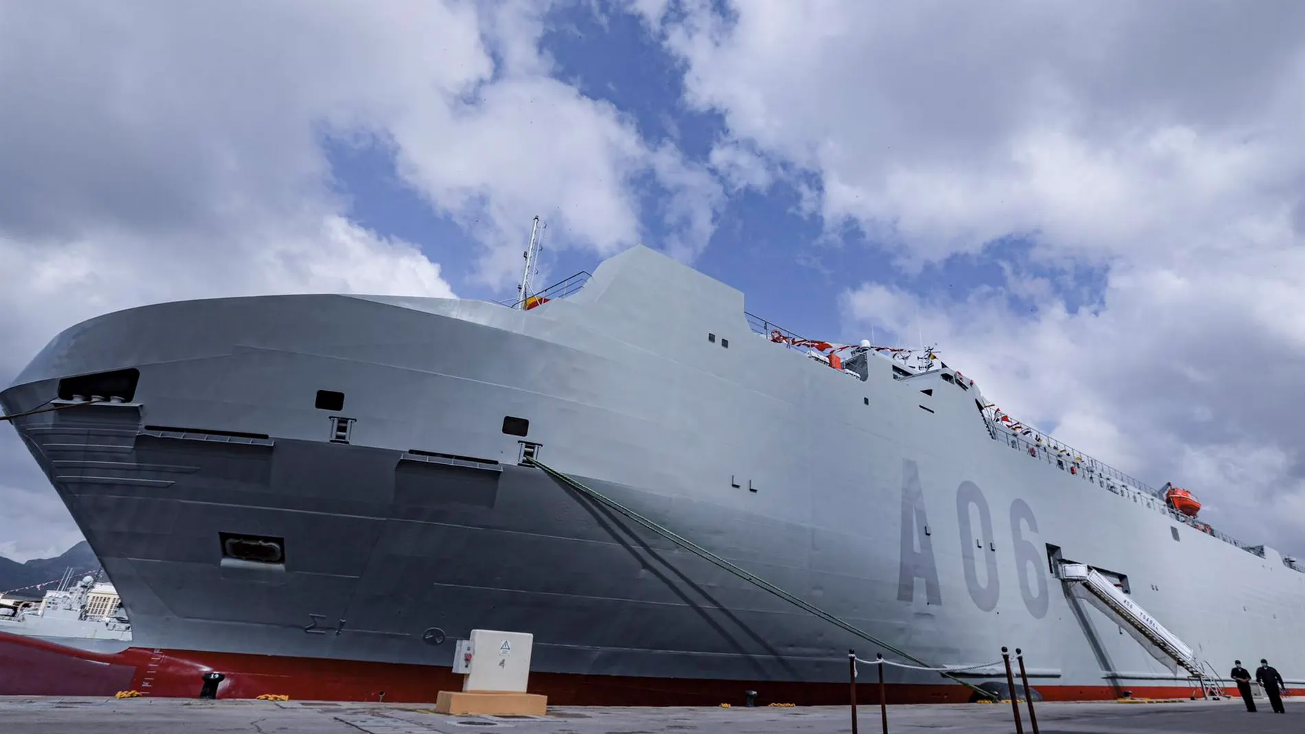 Así es el buque español Ysabel, el gigantesco barco que viaja con 200 toneladas de material militar para Ucraia