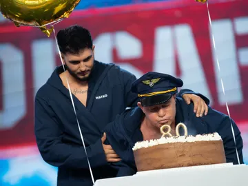 La bonita sorpresa al abuelo de Omar Montes por su 80 cumpleaños La bonita sorpresa al abuelo de Omar Montes por su 80 cumpleaños