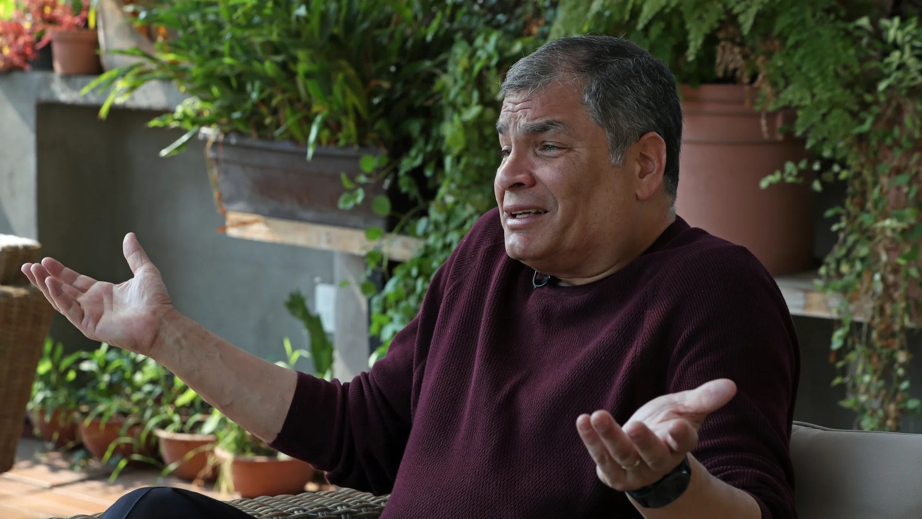 Bélgica concede asilo político al expresidente Rafael Correa y Ecuador solicita su extradición