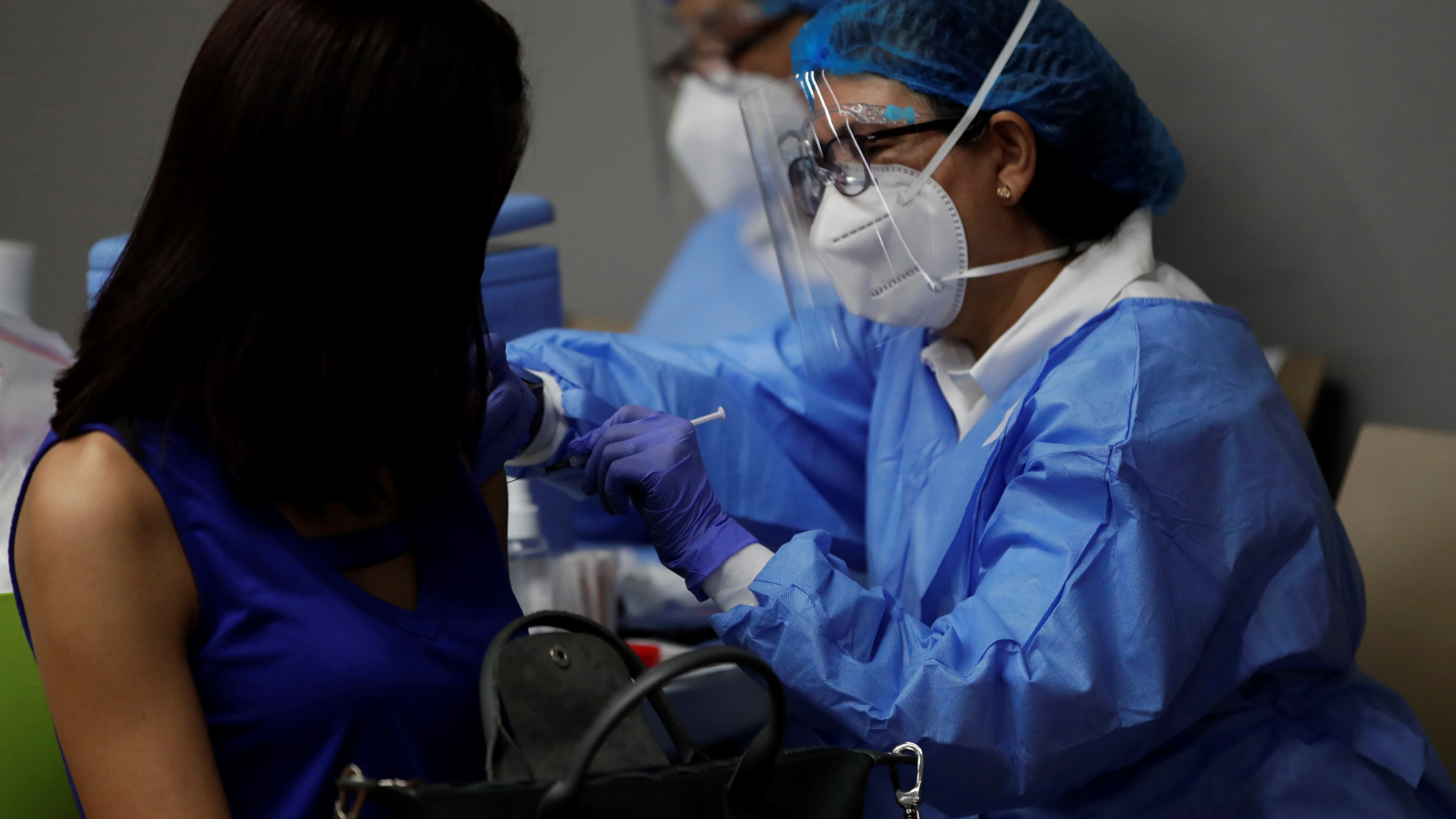 Sanidad notifica 49.143 nuevos casos de coronavirus y la incidencia sube hasta los 555 casos Sanidad notifica 49.143 nuevos casos de coronavirus y la incidencia sube hasta los 555 casos