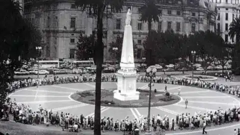 Efemérides de hoy 30 de abril de 2022: Las Madres de Mayo marchan por primera vez en la Plaza de Mayo. Efemérides