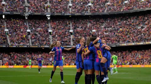 Nuevo récord mundial en el fútbol femenino: 91.648 espectadores ven el Barça - Wolfsburgo en el Camp Nou Nuevo récord mundial en el fútbol femenino: 91.648 espectadores ven el Barça - Wolfsburgo en el Camp Nou