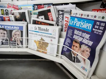 Macron y Le Pen se dan un baño de masas para conquistar a los indecisos en las presidenciales