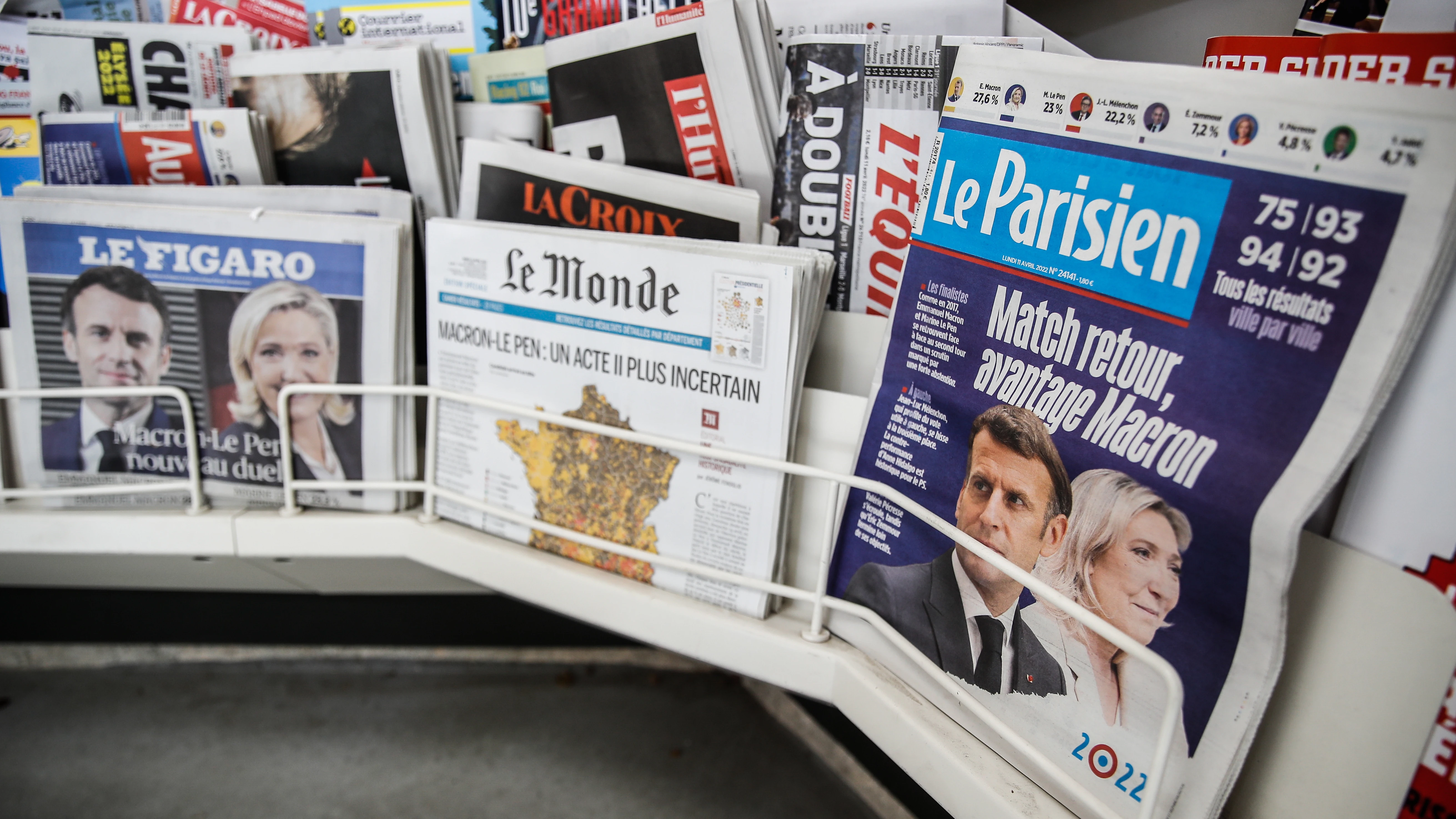 Macron y Le Pen se dan un baño de masas para conquistar a los indecisos en las presidenciales Macron y Le Pen se dan un baño de masas para conquistar a los indecisos en las presidenciales