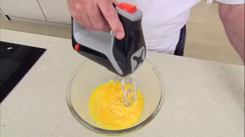 Vierte el zumo y sigue batiendo Vierte el zumo y sigue batiendo