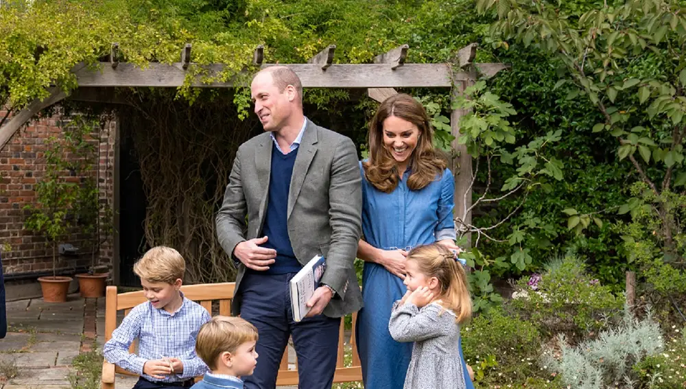 El príncipe Guillermo y Kate Middleton con sus hijos