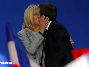 La historia de amor entre Emmanuel Macron y Brigitte que rompió moldes en Francia