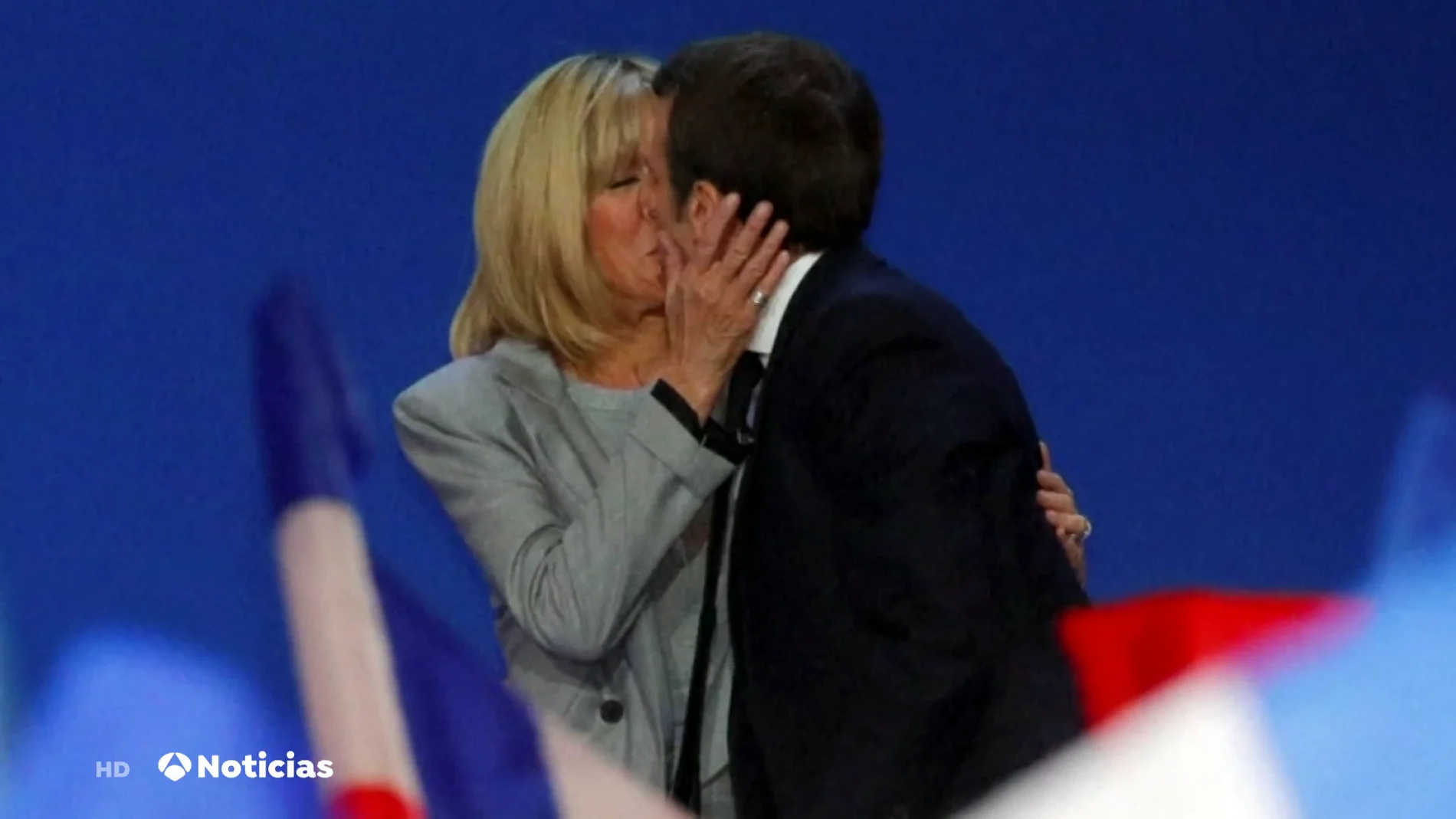 La historia de amor entre Emmanuel Macron y Brigitte que rompió moldes en Francia