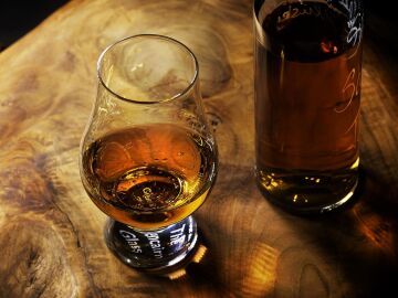 Muere una niña de 4 años por ser presuntamente obligada a beber whisky por su abuela en EEUU