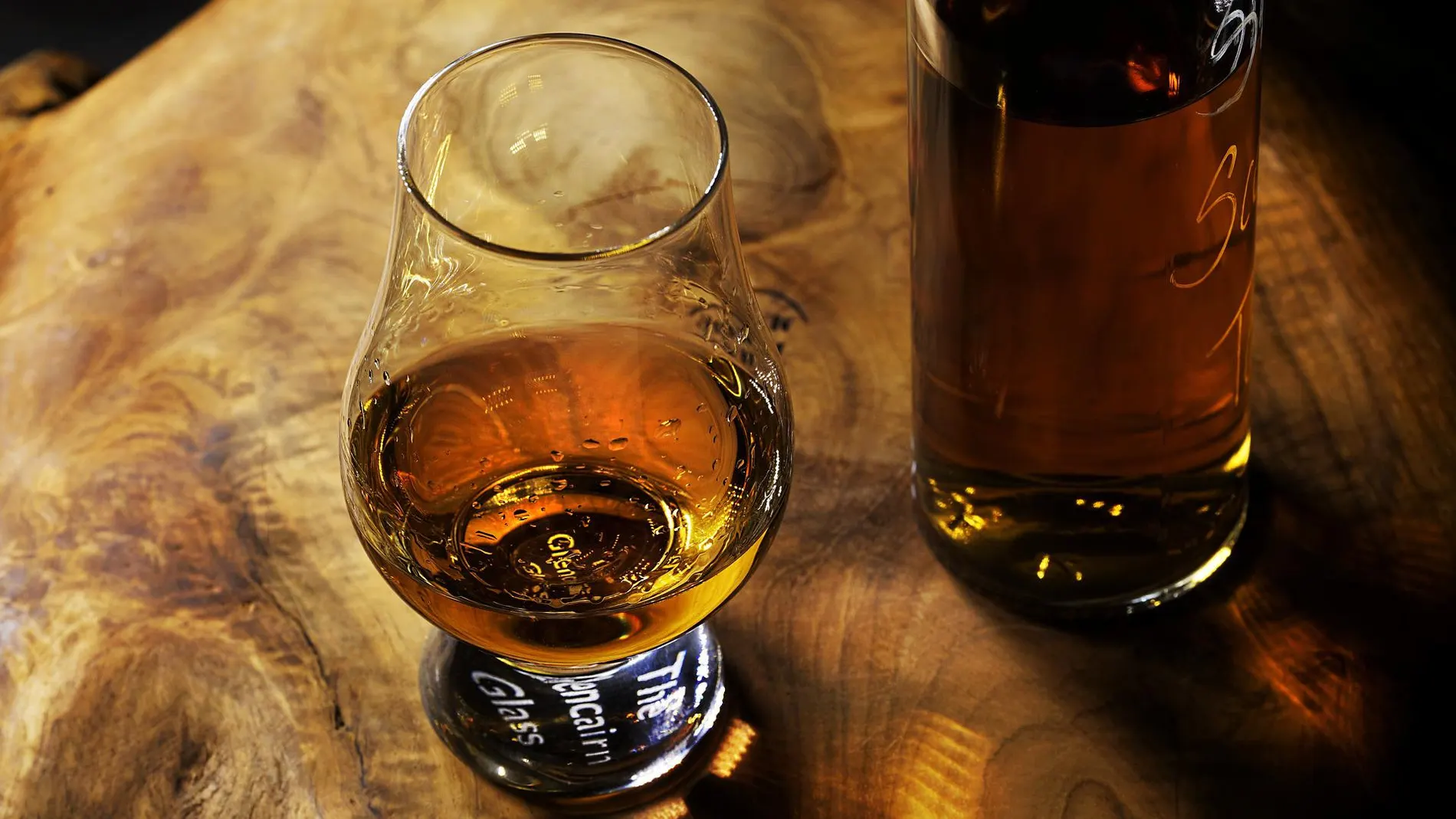 Muere una niña de 4 años por ser presuntamente obligada a beber whisky por su abuela en EEUU
