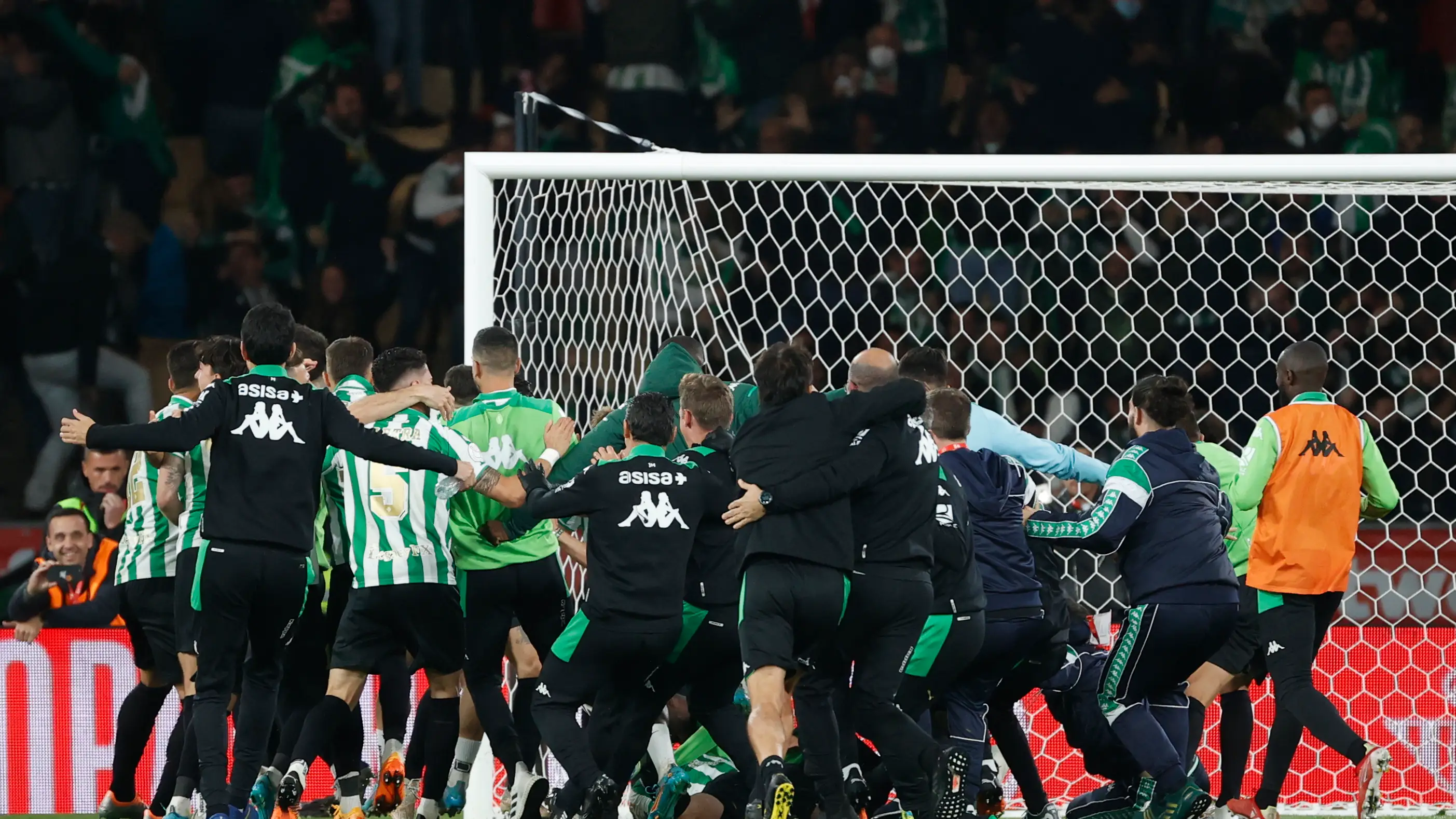 El Betis se impone al Valencia en los penaltis tras una final igualad&iacute;sima y levanta su 3&ordm; Copa del Rey