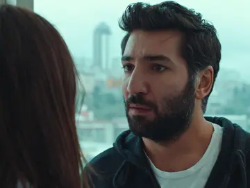 Aras, cada vez más confundido, comparte con Asya su mayor preocupación: "¿Y si yo fuera un hombre peligroso?" Aras, cada vez más confundido, comparte con Asya su mayor preocupación: "¿Y si yo fuera un hombre peligroso?"