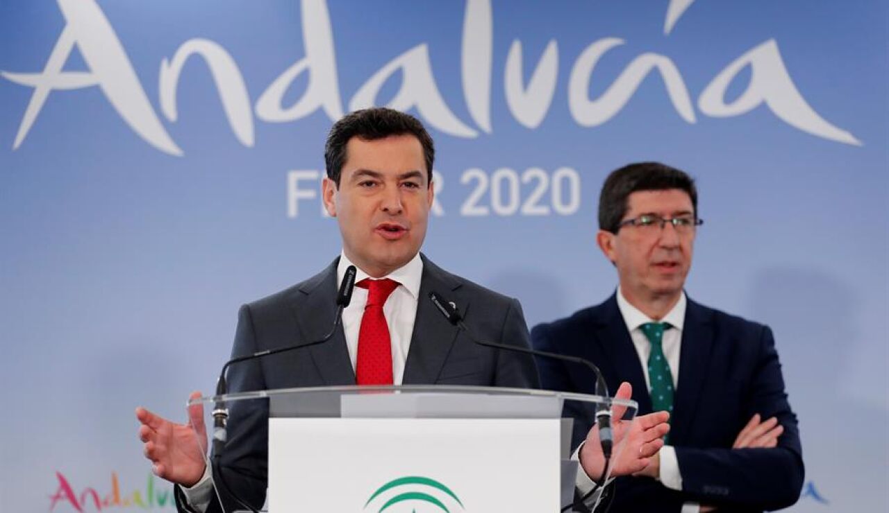 El presidente de la Junta de Andaluc&iacute;a, Juan Manuel Moreno, y su exvicepresidente, Juan Mar&iacute;n