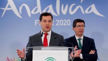 El presidente de la Junta de Andaluc&iacute;a, Juan Manuel Moreno, y su exvicepresidente, Juan Mar&iacute;n