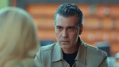 ¡Volkan, sin palabras al descubrir que Gönül es la persona que ha comprado su casa! Volkan va a reunirse con la persona que ha comprado su casa y se ha llevado una sorpresa que jamás se hubiera imaginado.