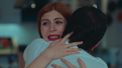 Bahar le cuenta a Melih que van a tener un bebé, pero Gönül interrumpe el romántico momento