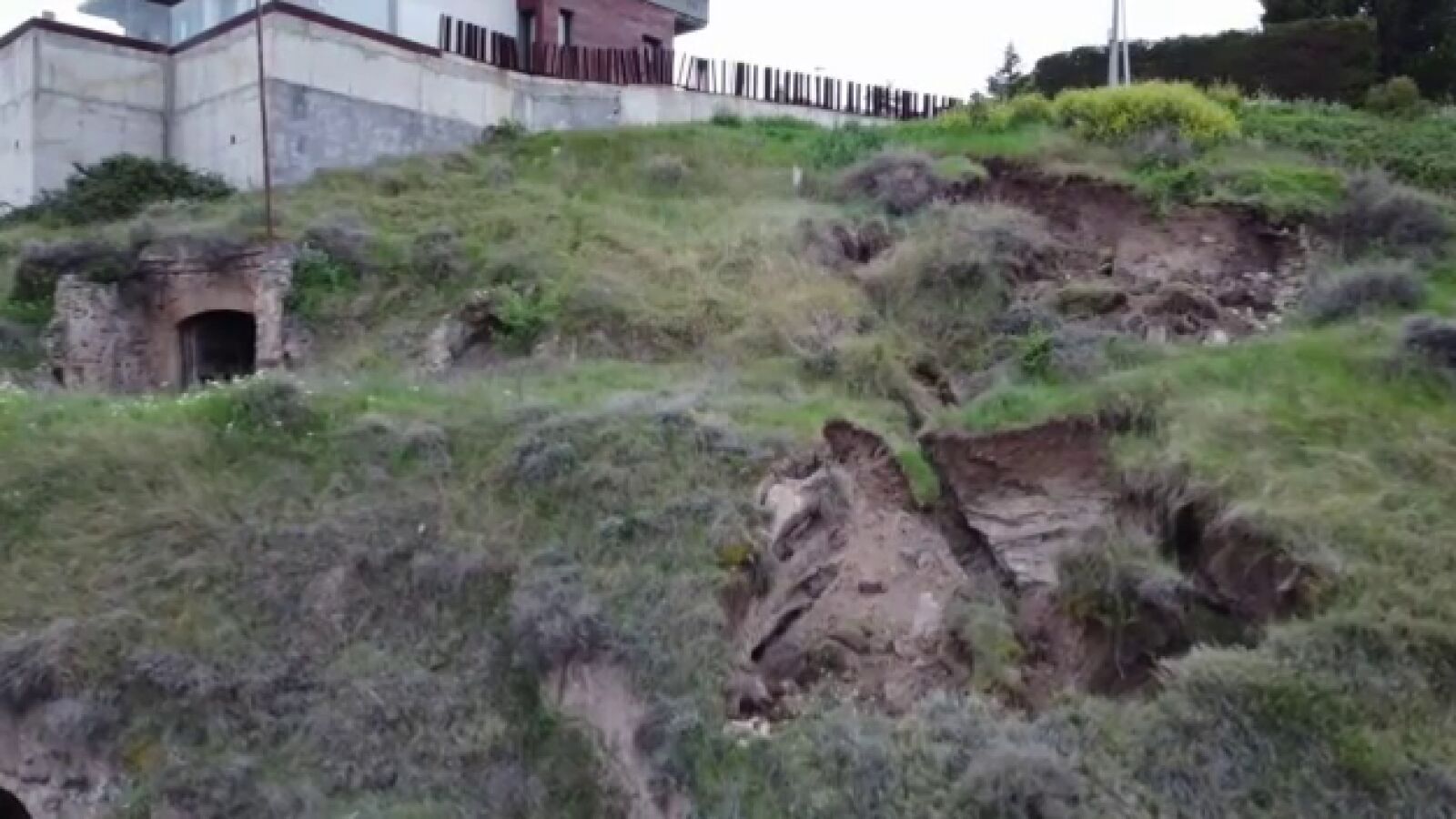 Desalojan 9 viviendas por un corrimiento de tierra en Autol, La Rioja