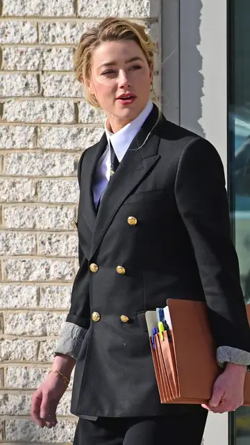 Amber Heard en la entrada de los juzgados Amber Heard en la entrada de los juzgados