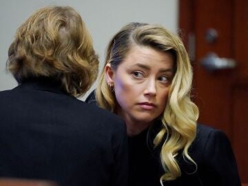 Amber Heard durante el juicio con Johnny Depp