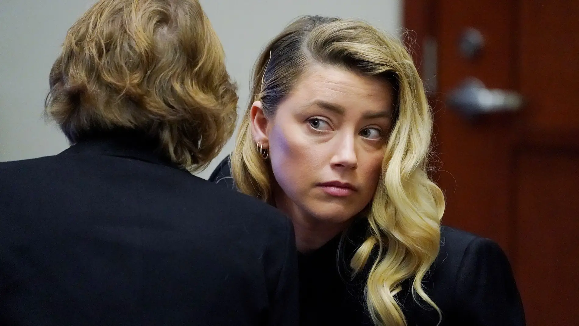 Amber Heard durante el juicio con Johnny Depp