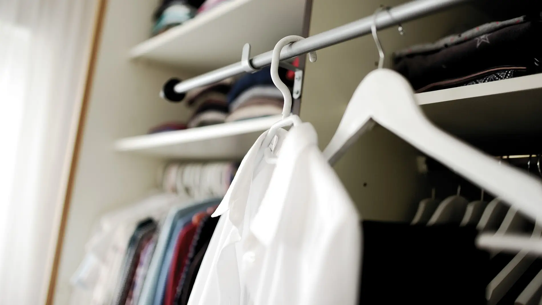 Cambio de armario: Consejos para guardar la ropa de invierno y que